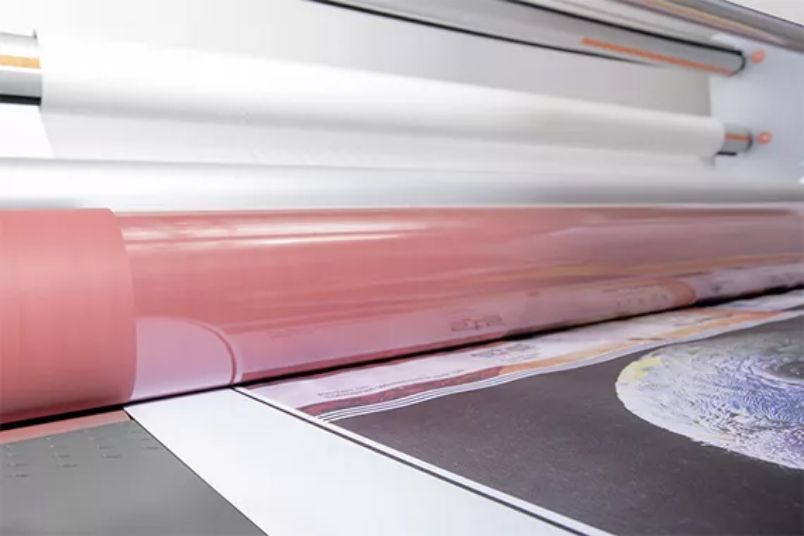 Η πλαστικοποίηση στην ψηφιακή εκτύπωση μεγάλου σχήματος